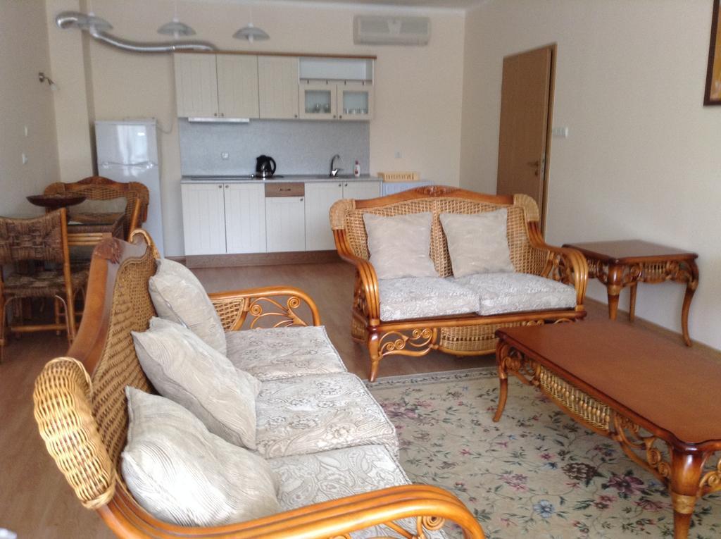 Oasis Suites Apartments And Studios Ravda Kültér fotó